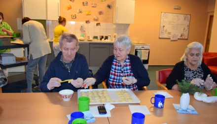 Domov Alzheimer Darkov Pokračujeme v pečení