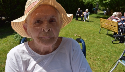 Domov Alzheimer Darkov kácení májky