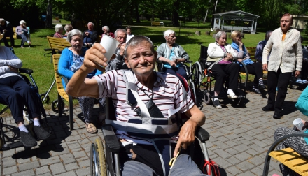 Domov Alzheimer Darkov kácení májky