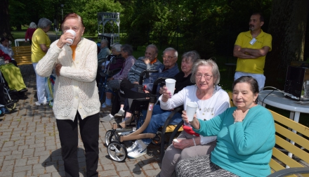 Domov Alzheimer Darkov kácení májky