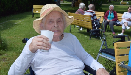 Domov Alzheimer Darkov kácení májky