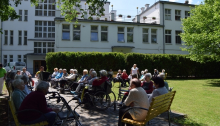 Domov Alzheimer Darkov kácení májky