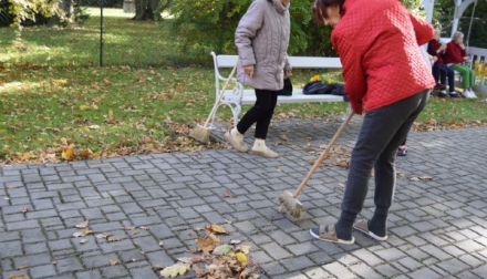 I podzimní darkovská zahrada potřebuje naši péči